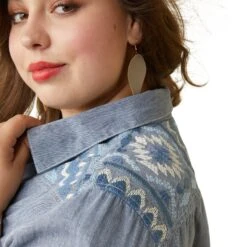 Ariat® Ladies R.E.A.L Billie Jean Embroidered Chambray Shirt 10043451 -Ariat Shoes Shop S23 WMS WEST 10043451 detail01 plus