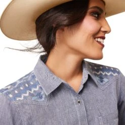 Ariat® Ladies R.E.A.L Billie Jean Embroidered Chambray Shirt 10043451 -Ariat Shoes Shop S23 WMS WEST 10043451 detail02