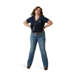 Ariat® Ladies R.E.A.L Mama Hen Navy Eclipse T-Shirt 10043758 15 Ariat® Ladies R.E.A.L Mama Hen Navy Eclipse T-Shirt 10043758 -Ariat Shoes Shop S23 WMS WEST 10043758 detail04 plus